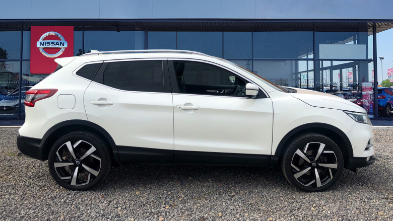 Nissan Qashqai 1.6 DiG-T Tekna [Glass Roof pack] 5dr Petrol Hatchback